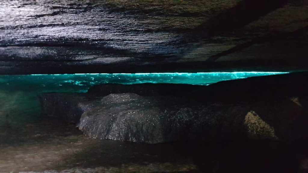 gruta-do-acaia-ilha-grande