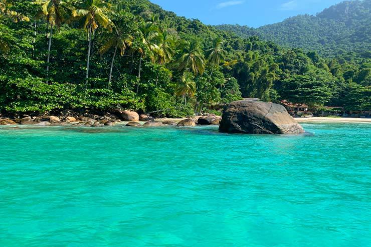 Praia-do-Aventureiro-01